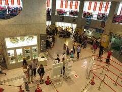 福江港ターミナルに到着。
乗船券は昨日のうちに交換してあるので時間に余裕があります。

この時間にお土産を買えるといいんだけど・・・
これから移動するのに荷物を増やすのもなぁ。