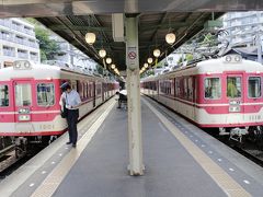 泥んこになってあとは、いくら泥んこ好きといっても、お風呂くらい入って帰りたい。神戸と言えば、有馬温泉。神戸電鉄で行けるので、きょうは最初からそのつもり。あいな里山公園からだと、徒歩と電車で計1時間ほどといった感じ。クルマならすぐ近くの「しあわせの村」に日帰り入浴施設あり。水のプールもあり。里山公園から無料バスも出ているので、フリーきっぷに目がくらんで頭が回らなかったが、こっちで良かったかも。藍那駅から歩いて坂道を登ってくるより、それに、神戸からしあわせの村までバスで来て、乗り継いだ方がたぶん楽に来れただろうし。