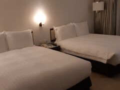 すぐ寝たかったのでリーガルエアポートホテルに１泊することにしました

今回は３人なのでファミリールームにしました