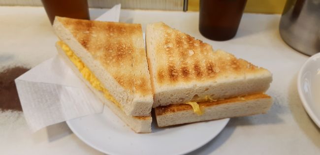 まわりが卵トースト注文してたので私たちも…