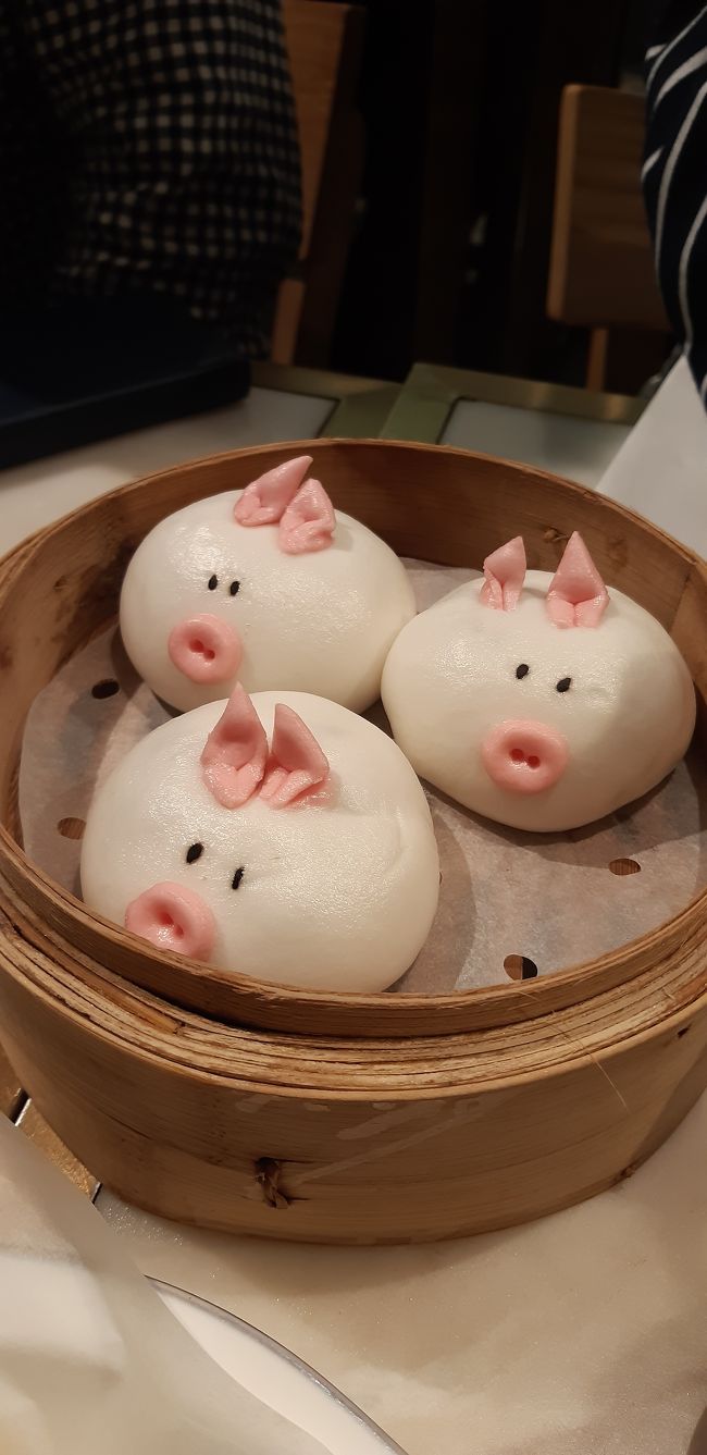 YUM CHAらしいものを１つは注文しておこうと思って(*^-^*)<br /><br />クリームまんはいまいちですがこれが１番いけるかなと<br />