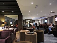 少しだけ立ち寄ったプライオリティパスで利用できるPlaza Premium Lounge。