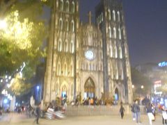 旅の最終地点、ハノイ大教会に到着しました。