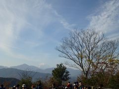 山頂

そうそう、登山に来たんだった
富士山が見えるっ！
高尾山から、富士山。なんか面白い