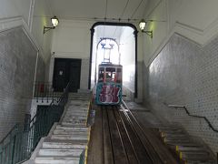 ケーブルカーはちょうど出たところ。