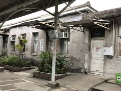 夫の希望で高雄鉄道博物館（打狗鉄道故事館）へ。
西子灣からぶらぶら歩いて30分弱くらい？
ここでは日本統治時代の駅舎や、
