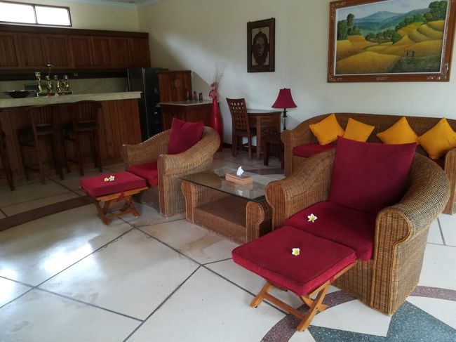 こちらはソファー<br /><br />テレビに向かって真正面。<br /><br />だけど、結構テレビまで距離がある（＾＾；）