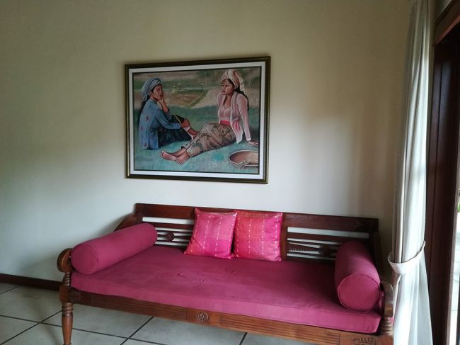 こちらのお部屋にはソファーがおいてありました。