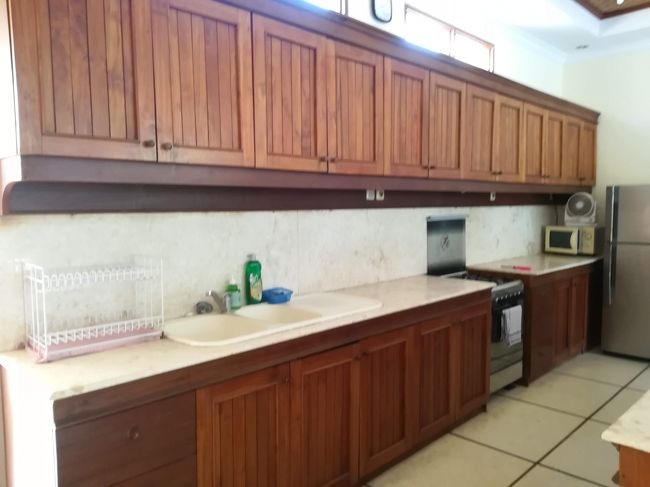 こちらがキッチンサイド<br /><br />自宅もこんなに広かったらな～。。。