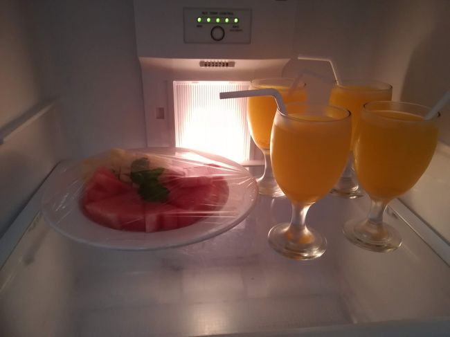 冷蔵庫には何故かジュースが４つ？？？