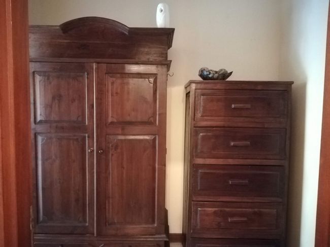 こちらは、寝室の奥にあるクローゼット。<br /><br />十分な大きさです。<br />これだけで３畳近くありました。<br /><br />この部屋を通って、次の