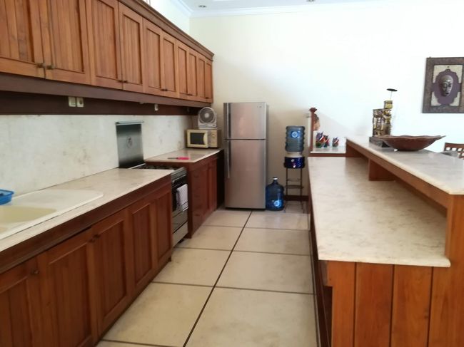 こちらがキッチン。<br /><br />カウンターバーに見えていた向こう側です。<br />とても広いです。