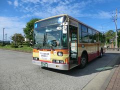 神奈川中央交通(西)のバス。

「神奈中(かなちゅう)バス」で親しまれている神奈川中央交通は、神奈川県の大部分の地域と町田市・多摩市・八王子市などの東京都南多摩地域を中心に路線バスの運行を行っているほか、東京駅・新宿駅からの深夜急行バスや、東京国際空港・成田国際空港への空港連絡バスを運行する、東日本最大のバス会社です。

④神奈川中央交通(西):渋02系統.大倉行
渋沢駅.6:48→大倉.7:03