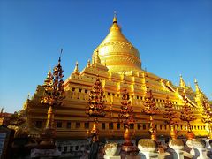 最後はキラキラのシュエズィーゴン・パゴダ　Shwezigon Pagoda

きらきらとまぶしい。
白象が示した位置に建てたそうですよ。
それが祝福された良い土地なんですって。