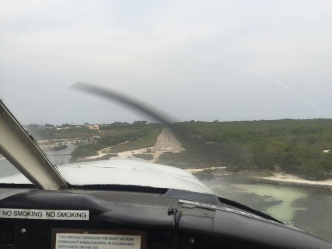 約1時間ほどの飛行でした。<br /><br />このあと中心地に戻り、フェリーでベリーズ・シティに向かいます。