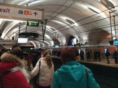 ▽地下鉄Ｂ線（テルミニ駅→コロッセオ）

アルジェンティーナ広場＜バス＞テルミニ駅＜地下鉄＞コロッセオのルートを選んだが、ヴェネツィア広場で降りて、フォロ・ロマーノを先に見てコロッセオに行けば、待ち行列を回避できたかもしれない。
まあ、後の祭りだけど。