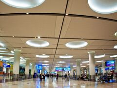 【わ～ぃ～、久しぶりのエミレーツ】

なんか、モスクの中を歩いている感じです........