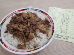 朝食は、金峰魯肉飯へ
魯肉飯50元(約177円）
台北に来ると毎回行きます、やめられないです。