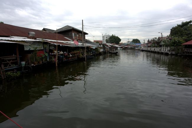 百年市場の水路。