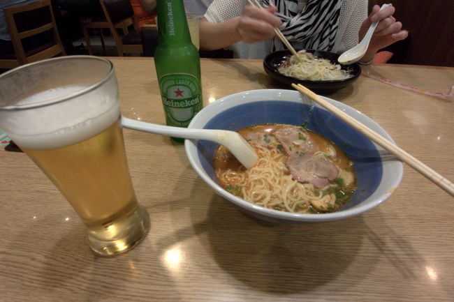 ついでなのでここのショッピングセンターで昼飯にした。