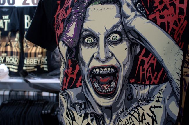 マーケット衣類店のＴシャツ。