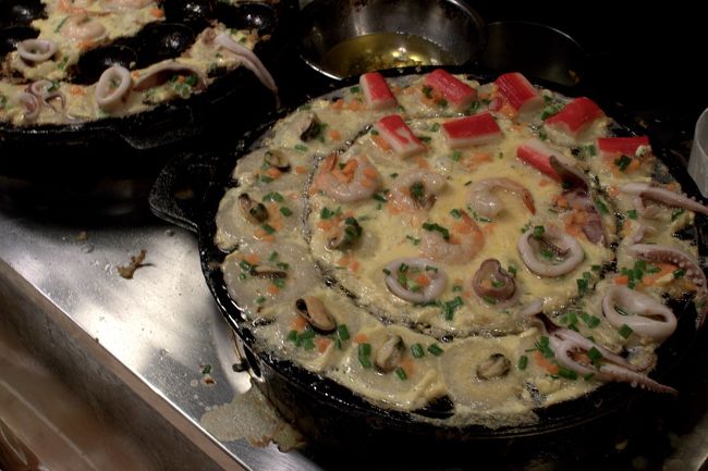 具がタコ以外のたこ焼きのような食べ物。