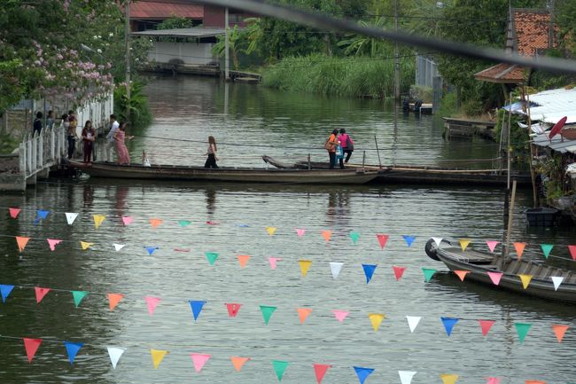 先程渡って来た舟の橋。
