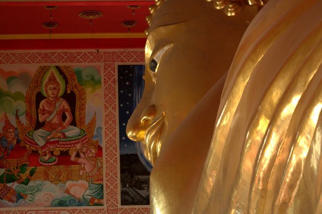 大きさではワットポーの涅槃仏より大きいらしい。