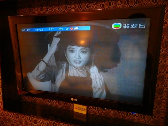 部屋にいったん戻りました。<br />日曜の朝はずーーっとこんなんやっててやる気が出にくいよ（個人的意見）