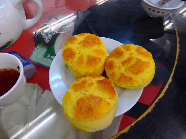 叉焼メロンパン<br />まあまあかな。<br /><br />このほかにシュウマイも食べたっけか（写真なし）