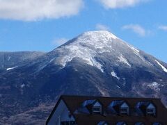 車で3時間位。
いつも通り、
初日からスキー場へ。
ここ数年、年末年始は雪が少ない。