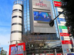 まず最初に向かったのは、渋谷駅前ハチ公広場前のスクランブル交差点向かい側にある『MAGNET by SHIBUYA109』（https://www.shibuya109.jp/MAGNET/）