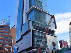 2012年開業の高さ182.5ｍ、34階建ての高層ショッピングモール『渋谷ヒカリエ』（http://www.hikarie.jp/）