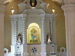 世界遺産が多いこの場所、
ドミニコ教会から。
雰囲気、装飾、全てが素敵でした。
オルガンで演奏されてる中、
熱心な信者の方もおられました。