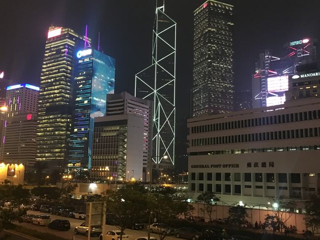 住好的を見たけど、やっぱりお土産は買えず・・・<br /><br />しかし、あのあたりは、ツアーの集合場所というか解散場所というか・・・なんかすごくカオスというか・・インスタ映え壁画もあるし、いろんな人種がわいわいいて、だらだらと道端でなんか食べてたりして、イライラするよー（急いでるから余計に・・）<br /><br />ここまで歩いてしまったし、せっかくだし・・<br />フェリー乗ろう