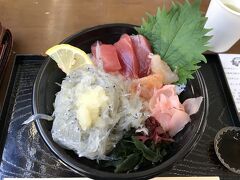 昼ごはんは生しらす丼。
ちょっと小ぶりだったかなぁ。