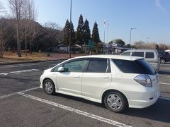 旅行の相棒は、愛車のFitシャトル君。
コンパクトカーですが、荷物を沢山乗せられるので
どうしても荷物が多くなる子連れ旅行には助かります。

まずは、龍野西サービスリアで休憩。

瀬戸内海を眺めながらランチを楽しめる所を目指して、いざ牛窓へ！
