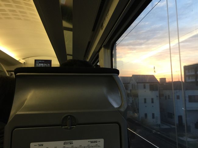 成田9：20発ＣＩ107便に搭乗のため、早起きしてスカイライナーで成田空港へ向かいます。