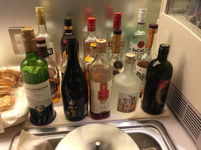 アルコール類はこんな感じで、別にビールのサーバーがあります。<br />確かキリン一番搾りとサントリーモルツの２種類でした。