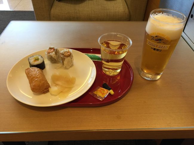 キリン一番搾りと白ワイン、シュウマイとのり巻き、いなりを頂きました。