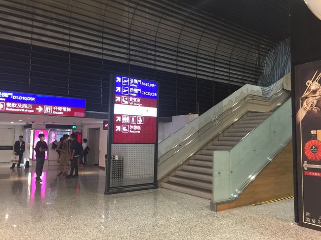 台北桃園空港T1のラウンジへ。