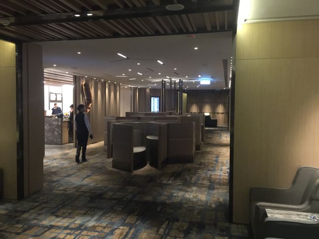 入ってすぐの所に、一人用の席があります。