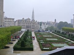 中央駅を越えて芸術の丘へ。
目指すは王立美術館…なのだけど、雨・風と寒さで道に迷い。（弱）