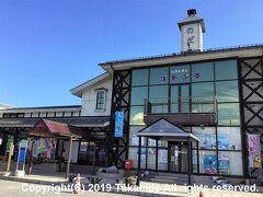 陸中野田駅

駅舎は道の駅のだと併設されています。
みちのく潮風トレイルのスタンプ設置ポイントにもなっています。

道の駅のだ：http://nodaeki.com/
道の駅のだ：https://ja.wikipedia.org/wiki/%E9%81%93%E3%81%AE%E9%A7%85%E3%81%AE%E3%81%A0
スタンプ設置ポイント：http://kitasanriku-mct.jp/authorize/