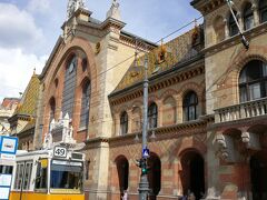 中央市場に来てみたのに、お休みでした。
