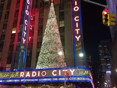 一旦ホテルに戻り夕方からラジオシティで「クリスマススペクタルショー」を見ました。前回と違ってまた楽しかったーー。