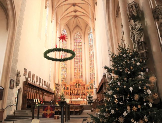 クリスマスツリーも立派です。