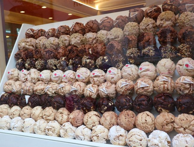 これは別のお店のシュネーバル。<br />ディスプレイも壮観！