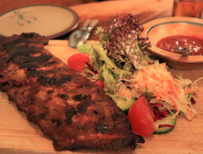 そして、名物のスペアリブ！<br />少し甘みのある味付けでものすごっく美味しかったです。<br />このお店、おススメです。<br />