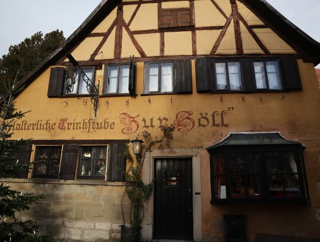 少し外れた場所にあるのに人気なのがわかります。